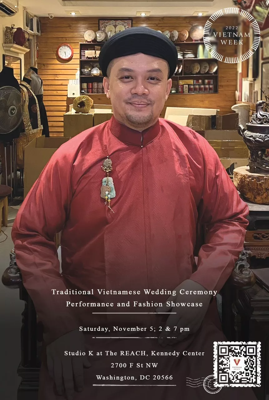 TS Đoàn Thành Lộc giới thiệu trang phục cưới truyền thống